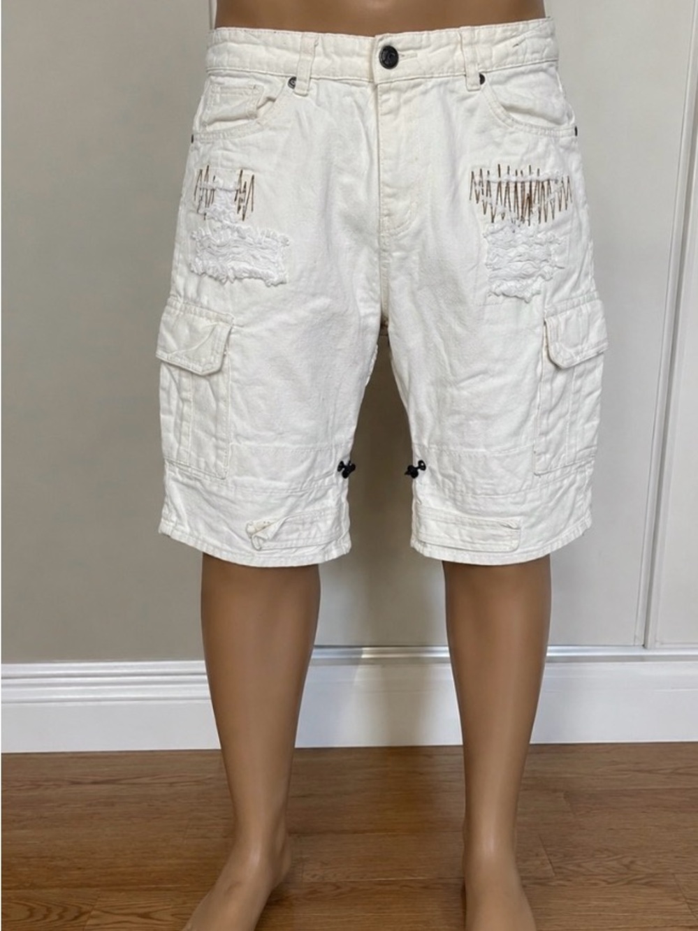 Rock Salt White Distressed Cargo Shorts Men’s Size 36